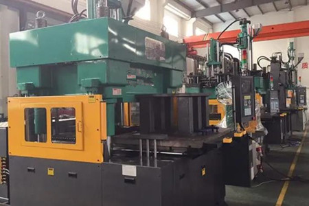 伺服節(jié)能精密注塑機(jī)多少錢一臺(tái)？至少3萬元以上！