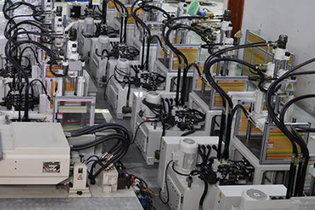 立式注塑機(jī)頂針動(dòng)作異常該如何處理？