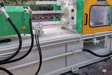 大型二板注塑機導(dǎo)軌腐蝕了如何修復(fù)？